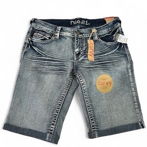 Rue 21 NWT‎ Curvy Bermuda Denim Shorts Wash Size 11/12 Normcore Casual Summer